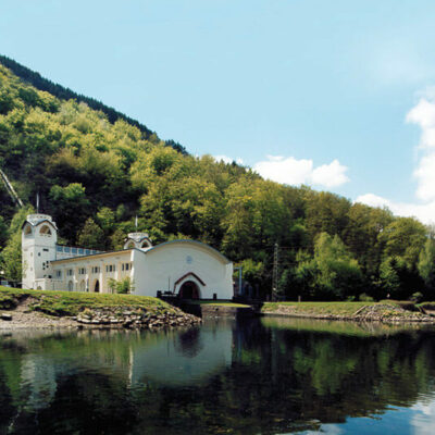 Inmitten von Turbinen