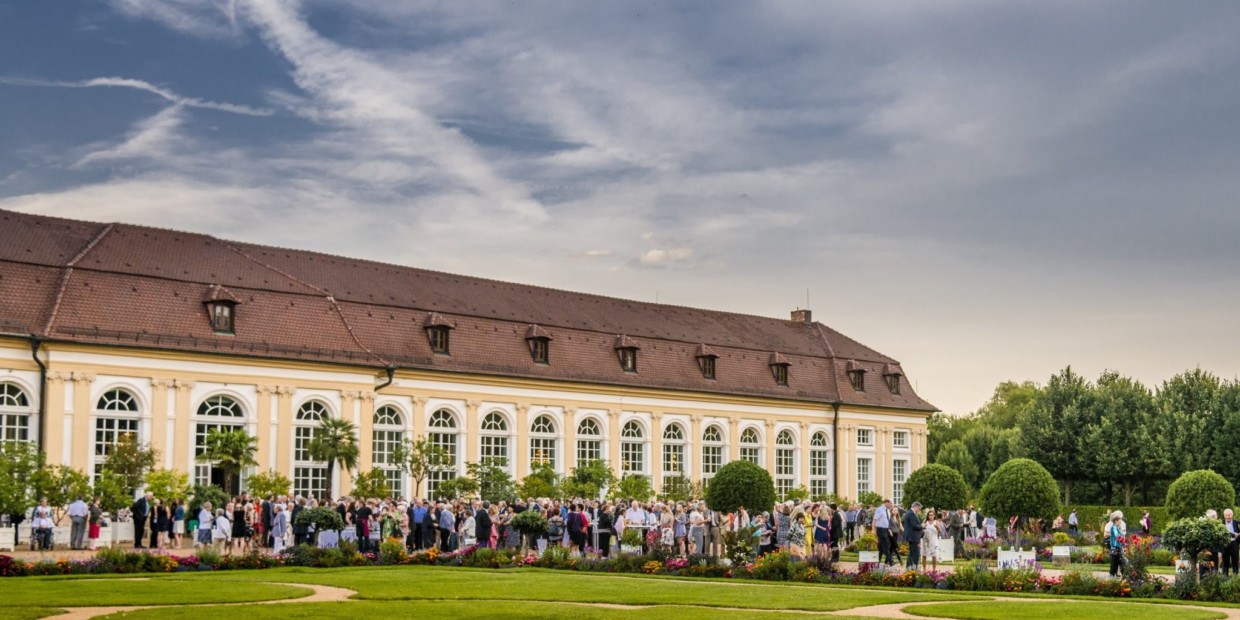 Konzertpause vor der Orangerie Ansbach