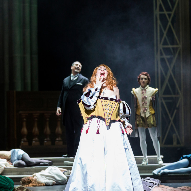 Szene aus „Les Huguenots“ am Grand Théâtre de Genève