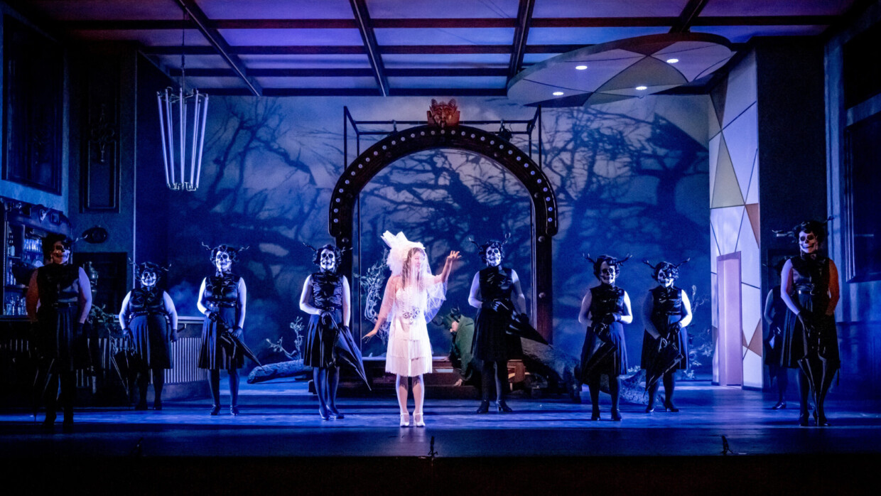„Falstaff“ am Theater Magdeburg mit Hyejin Lee und Ensemble
