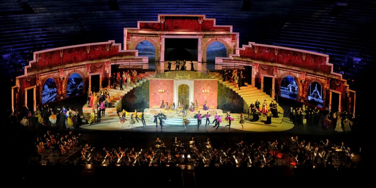 Bühnenbild von Verdis „La traviata“ in Verona 2021