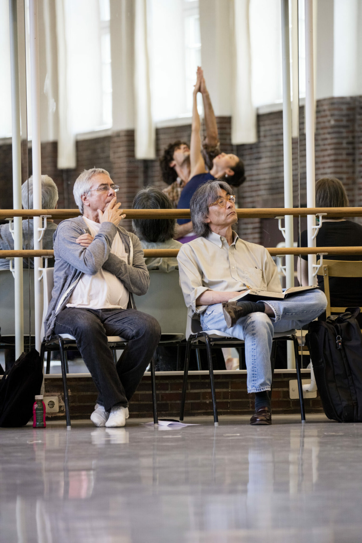Kent Nagano bei einer gemeinsamen Probe mit John Neumeier zu „Turangalîla“