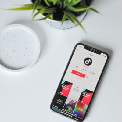 Ursprünglich als Musical.ly ins Leben gerufen, zählt TikTok heute zu einer der beliebtesten Apps unter jungen Menschen