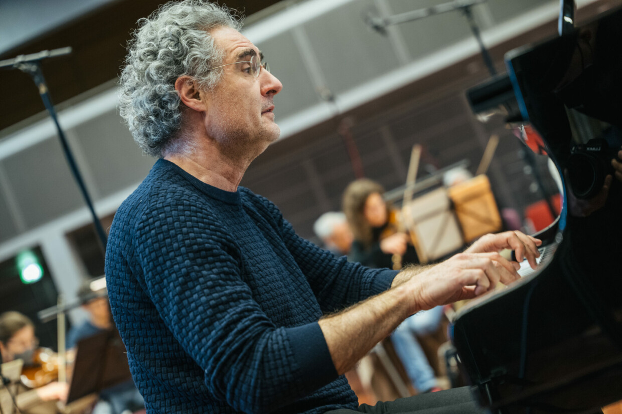 Volle Aufmerksamkeit für Haydn: Pianist und Dirigent Matthias Kirschnereit