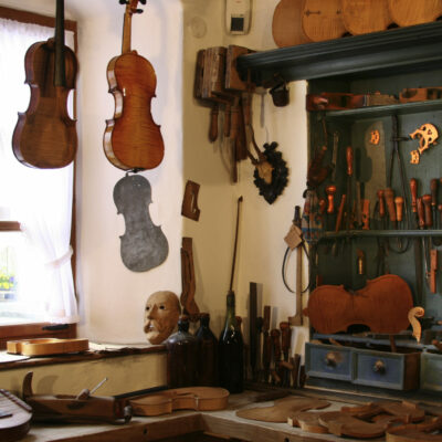 Geigen von hervorragender Qualität werden seit Jahrhunderten in Mittenwald hergestellt.