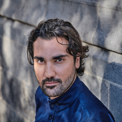 Begann seine Gesangsausbildung als Bariton: Tenor Jonathan Tetelman