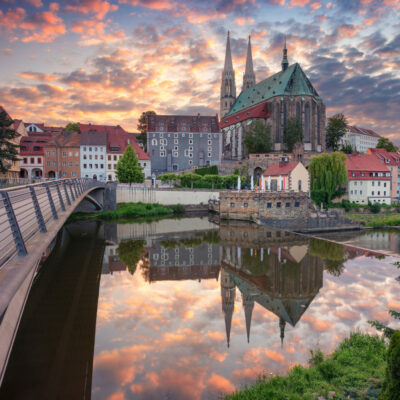 Zwei Wahrzeichen von Görlitz: Altstadtbrücke und Peterskirche