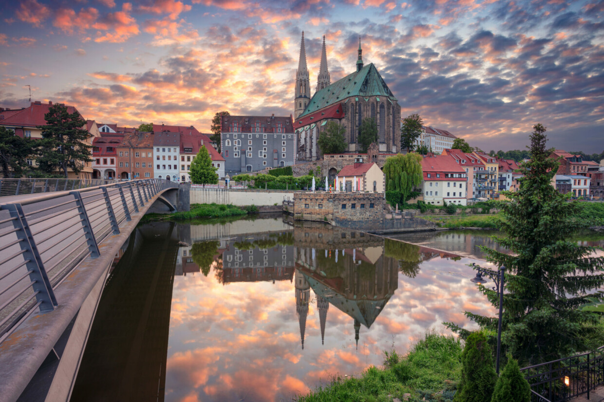 Zwei Wahrzeichen von Görlitz: Altstadtbrücke und Peterskirche