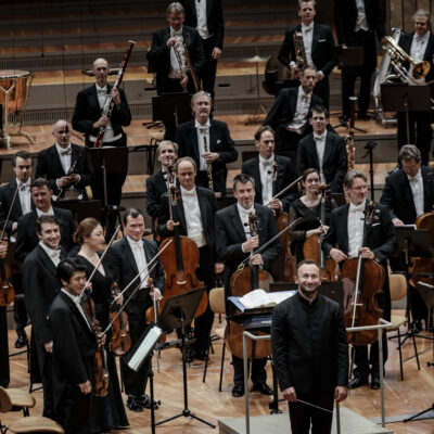 Die Berliner Philharmoniker mit ihrem Chefdirigenten Kirill Petrenko