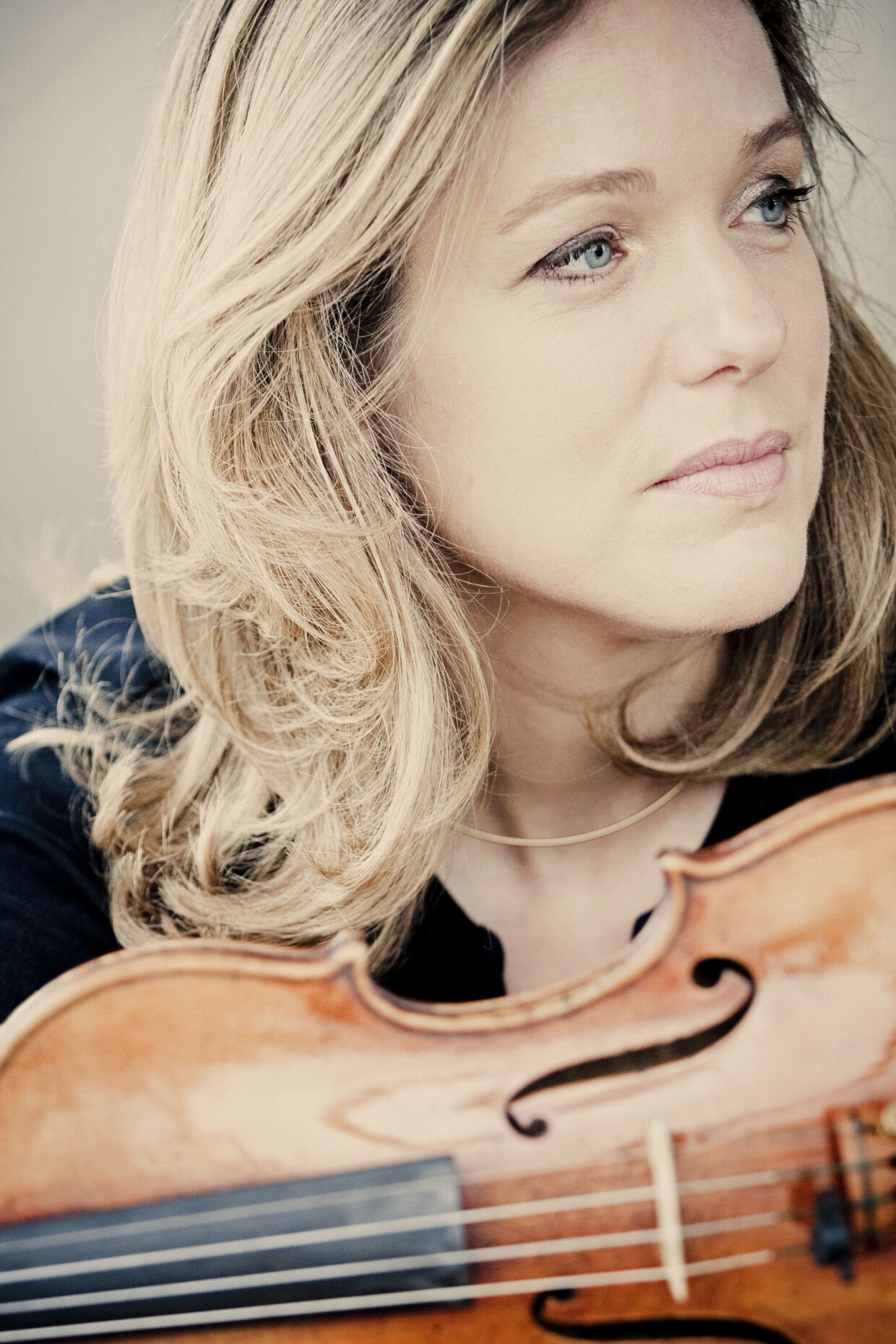 „Piazzolla und Tango zu spielen, geht emotional sehr tief und ist zugleich befreiend“, sagt Isabelle van Keulen