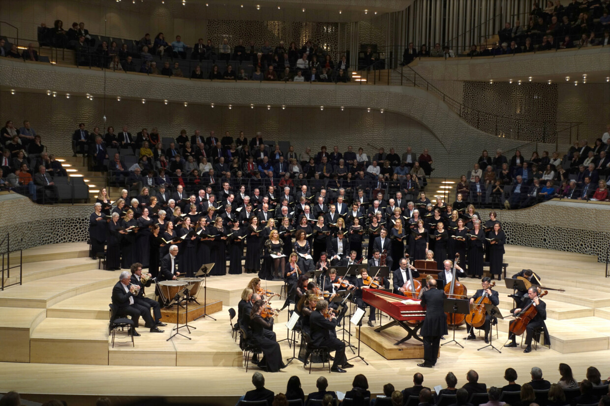 Der Carl-Philipp-Emanuel-Bach-Chor Hamburg bei einem Konzert in der Elbphilharmonie