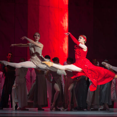 Im Dezember wurde die Tanzkantate „Schatten vergessener Ahnen“ an der Nationaloper Lwiw uraufgeführt