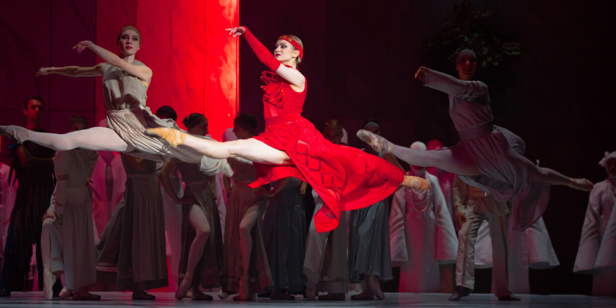 Im Dezember wurde die Tanzkantate „Schatten vergessener Ahnen“ an der Nationaloper Lwiw uraufgeführt