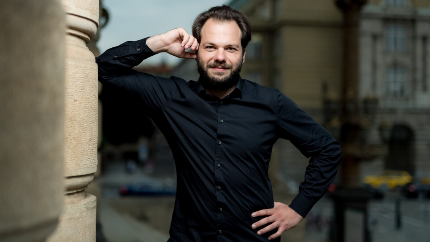 Petr Popelka, in seinem zweiten Jahr Chefdirigent der Wiener Symphoniker, feiert dieses Jahr das 125-jährige Bestehen des Ensembles