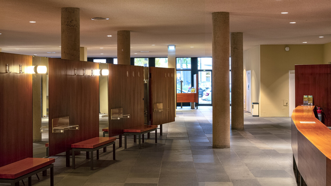 Sachlich und funktional: Garderobenbereich der Deutschen Oper Berlin