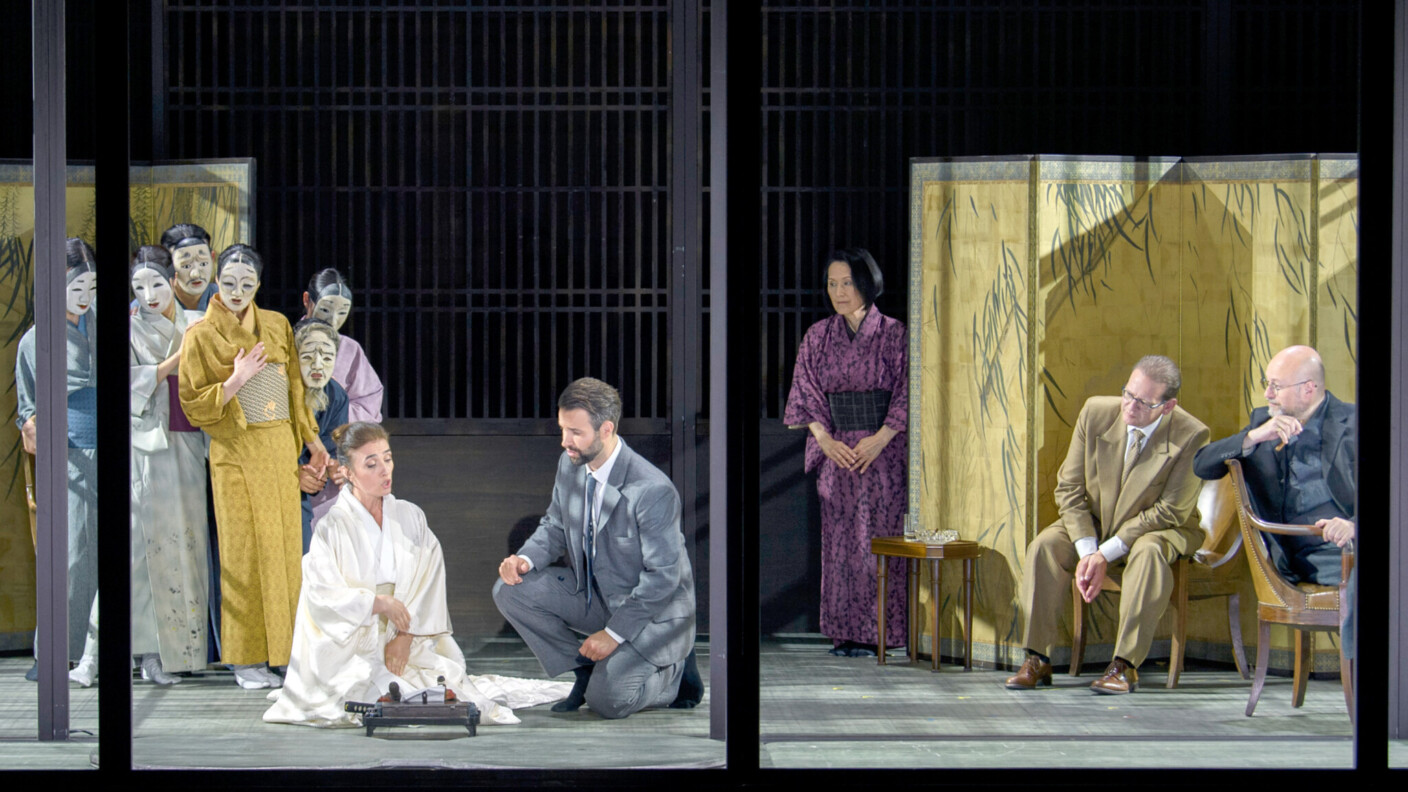 Beim Festival d'Aix-en-Provence ist Puccinis „Madama Butterfly“ als psychologisches Meisterwerk mit Ermonela Jaho und Adam Smith (vorne) zu sehen